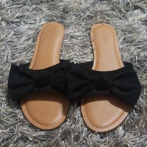 NWOT Old Navy Black Bow Sandals. Size 6